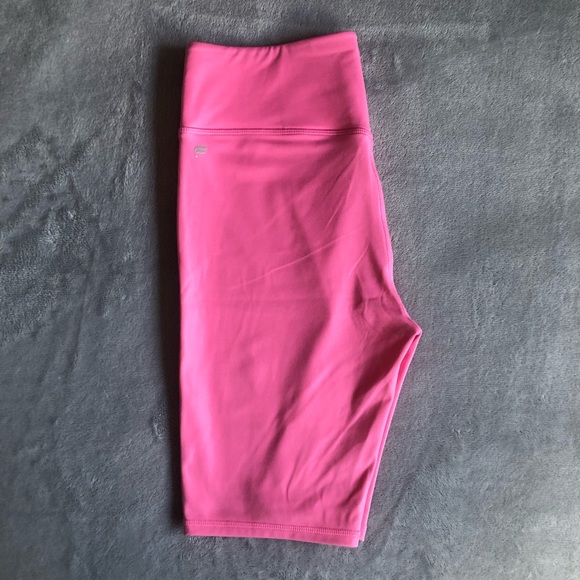 Fabletics Anywhere High-Waisted Short 9” Pink Rouge - Picture 5 of 9